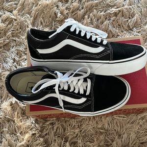 Women’s Vans Old Skool Platform, very gently used, in excellent condition.